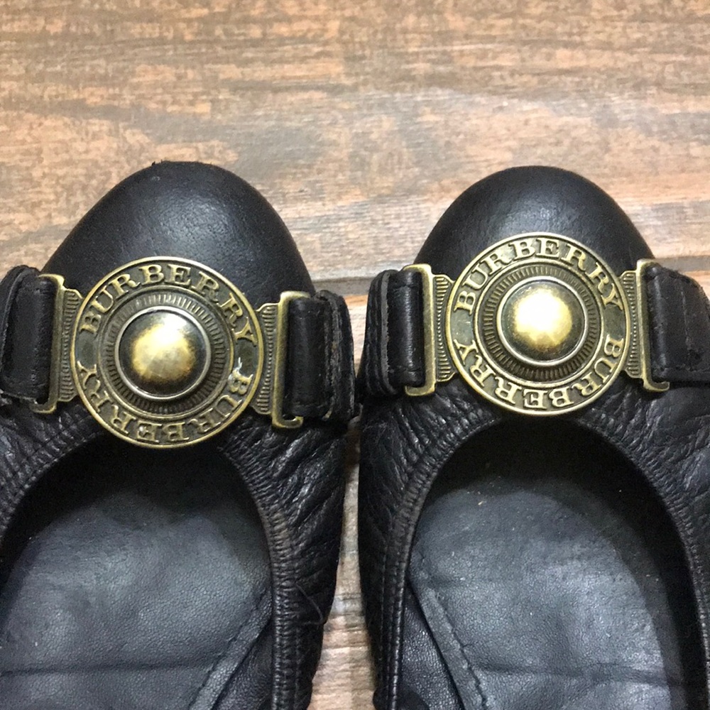 Cute Burberry leather ballet flats